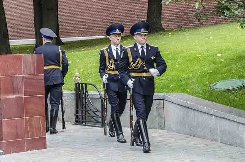 74 - Rusia - Moscu - Kremlin - Memorial La Tumba del Soldado Desconocido - cambio de guardia
